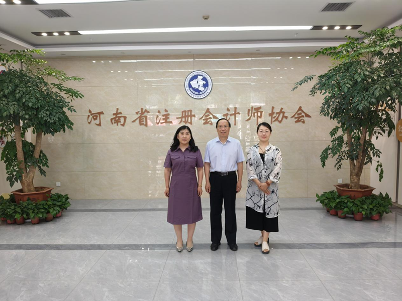 财税学院与河南华尔汇会计师事务所、河南省注协开展校企合作座谈会