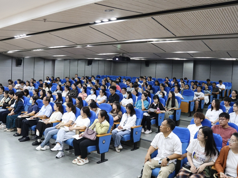 郑州z6mg中国区官网入口：河南省教育科学规划与评估院院长成光琳教授应邀到我校讲学